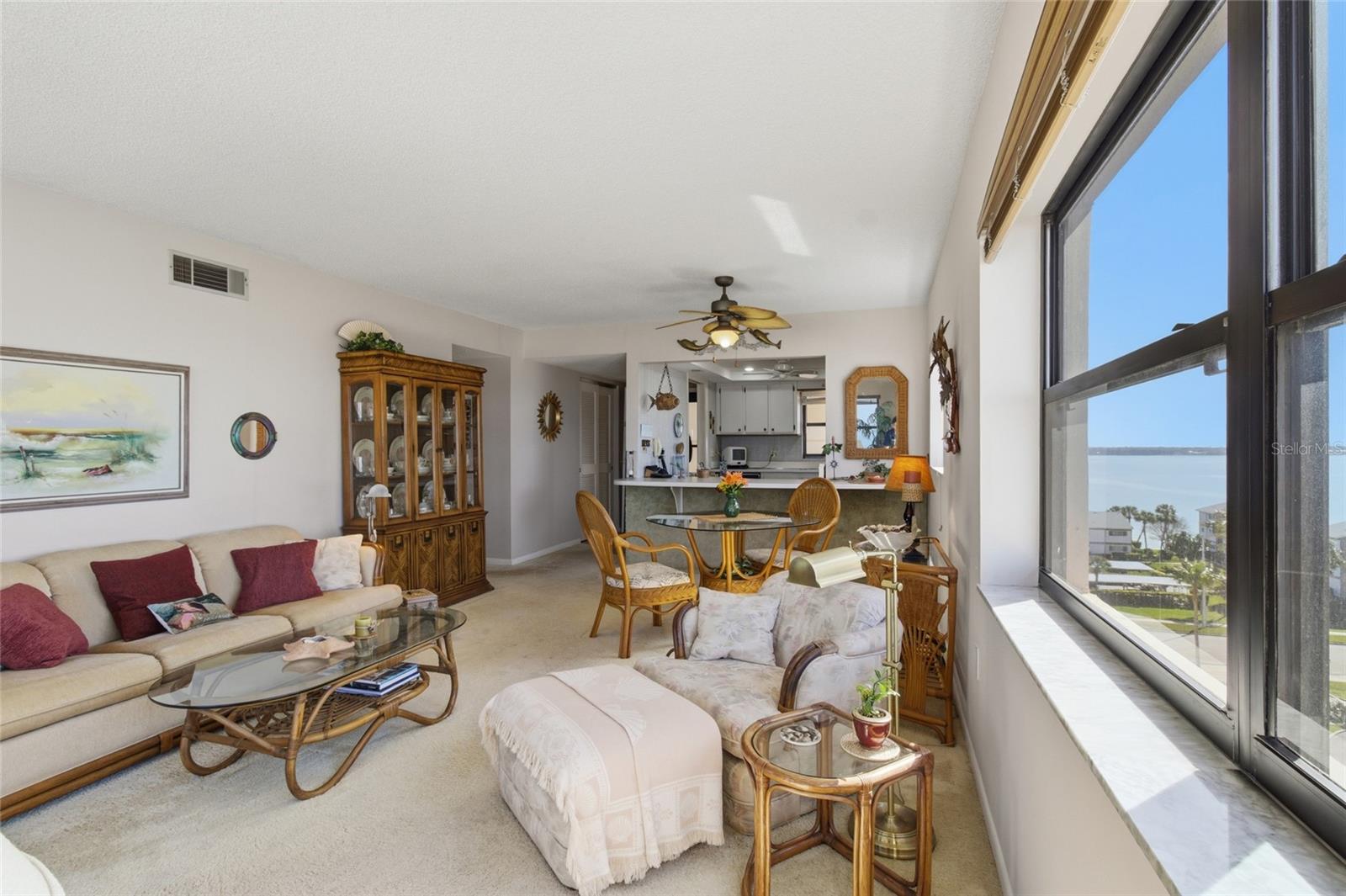 HARBOUR LIGHT TOWERS CONDO - Residential