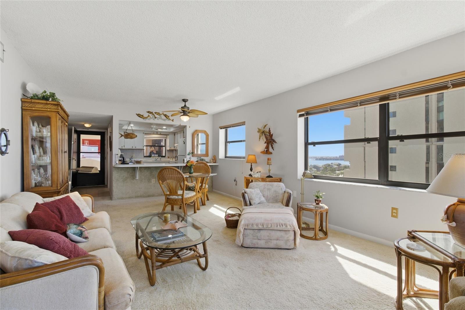 HARBOUR LIGHT TOWERS CONDO - Residential