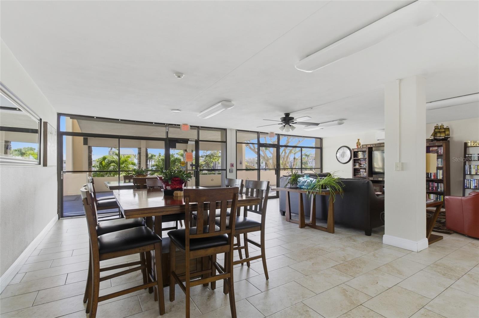 HARBOUR LIGHT TOWERS CONDO - Residential