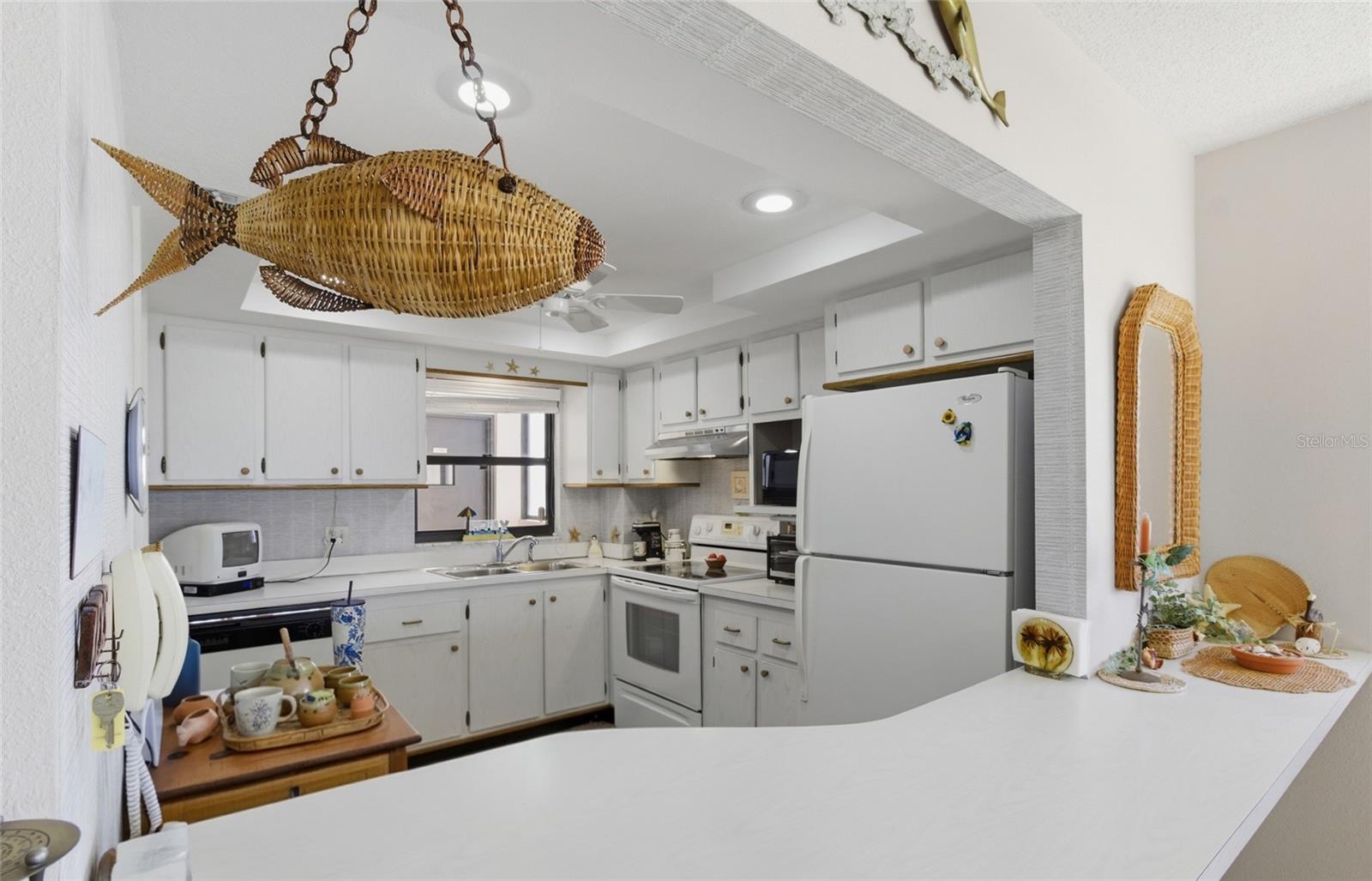 HARBOUR LIGHT TOWERS CONDO - Residential