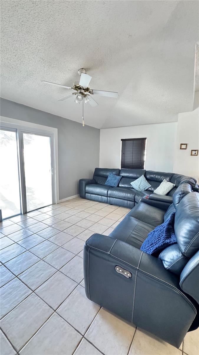 PINE RIDGE HOLLOW PH 02 - Residential Lease