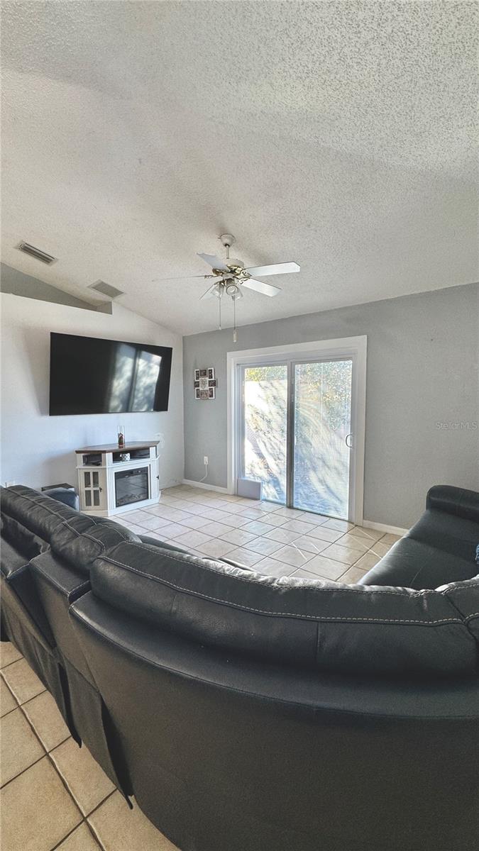 PINE RIDGE HOLLOW PH 02 - Residential Lease