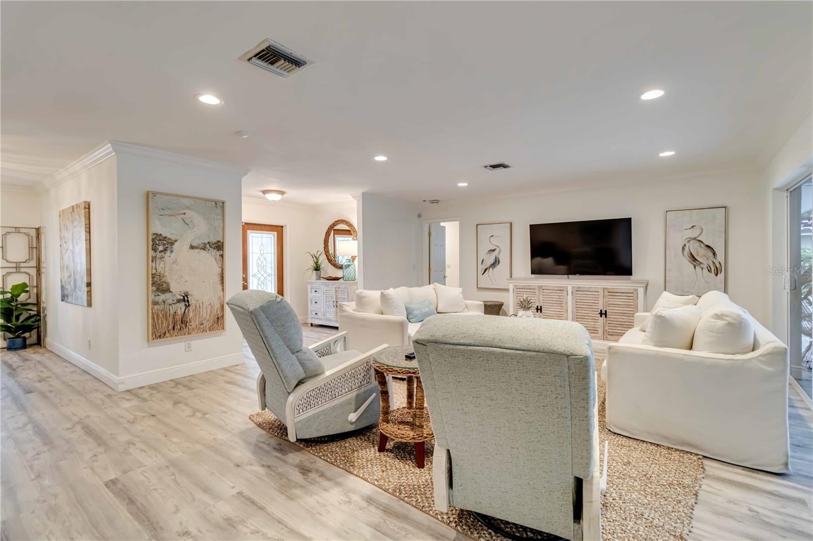 464 YACHT HARBOR DRIVE