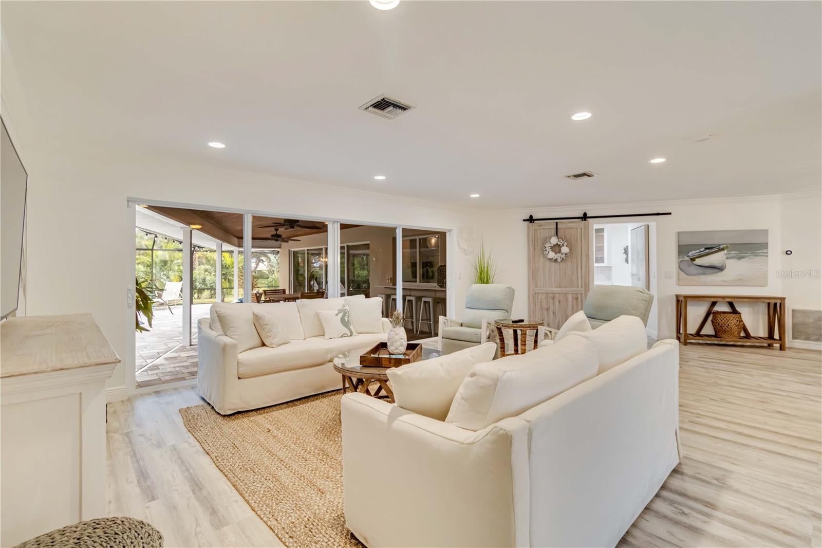 464 YACHT HARBOR DRIVE