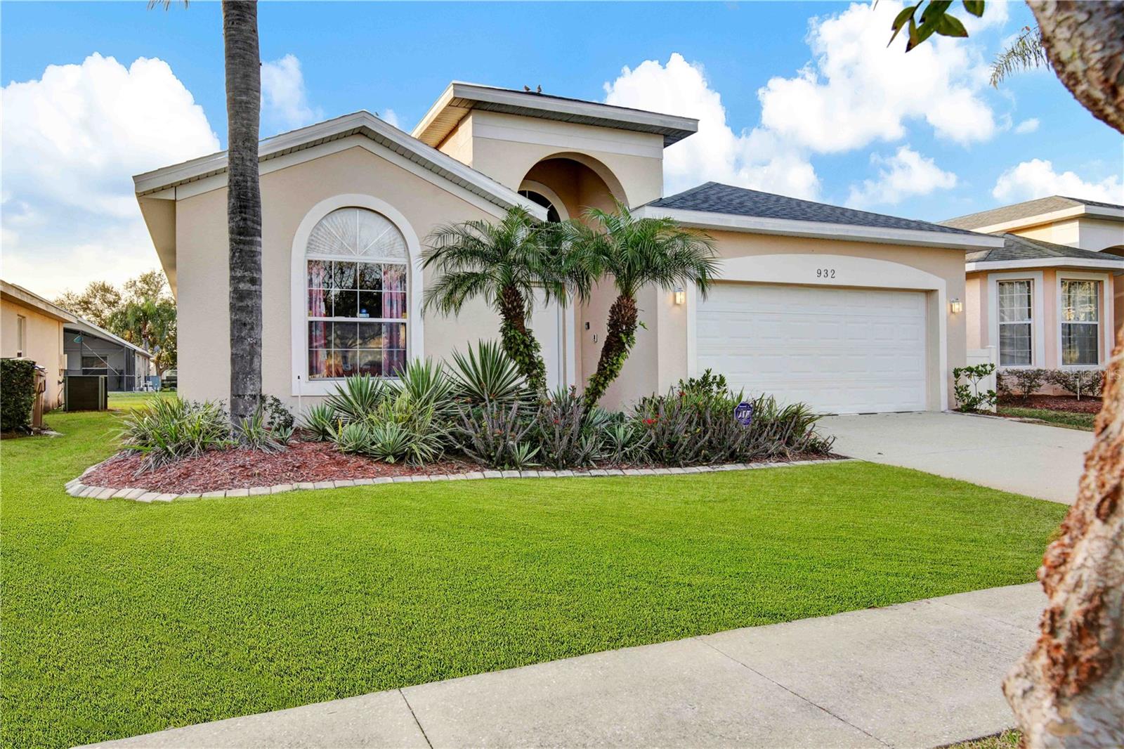 932 EMERALD GREEN COURT