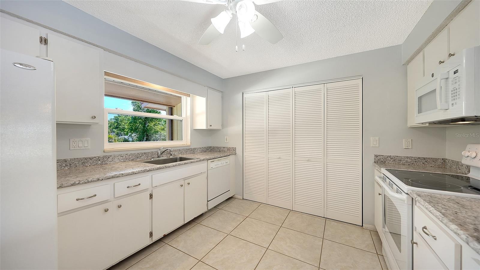 LAKE TIPPECANOE - Residential