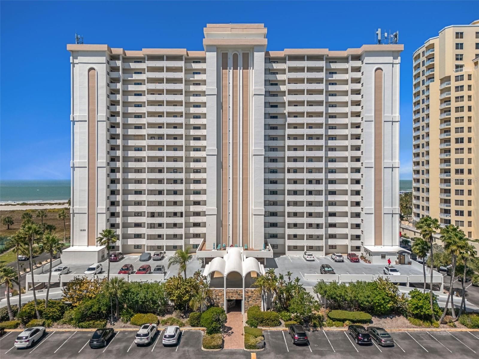 LANDMARK TOWERS ONE - Residential