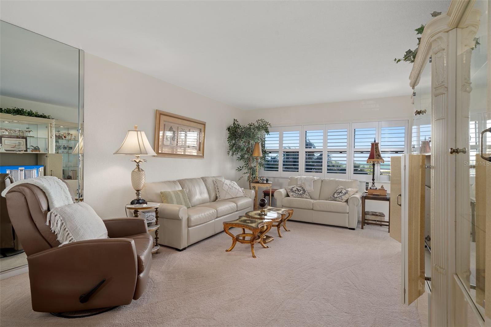 LANDMARK TOWERS ONE - Residential