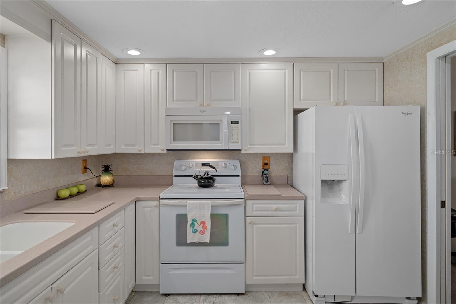 LANDMARK TOWERS ONE - Residential