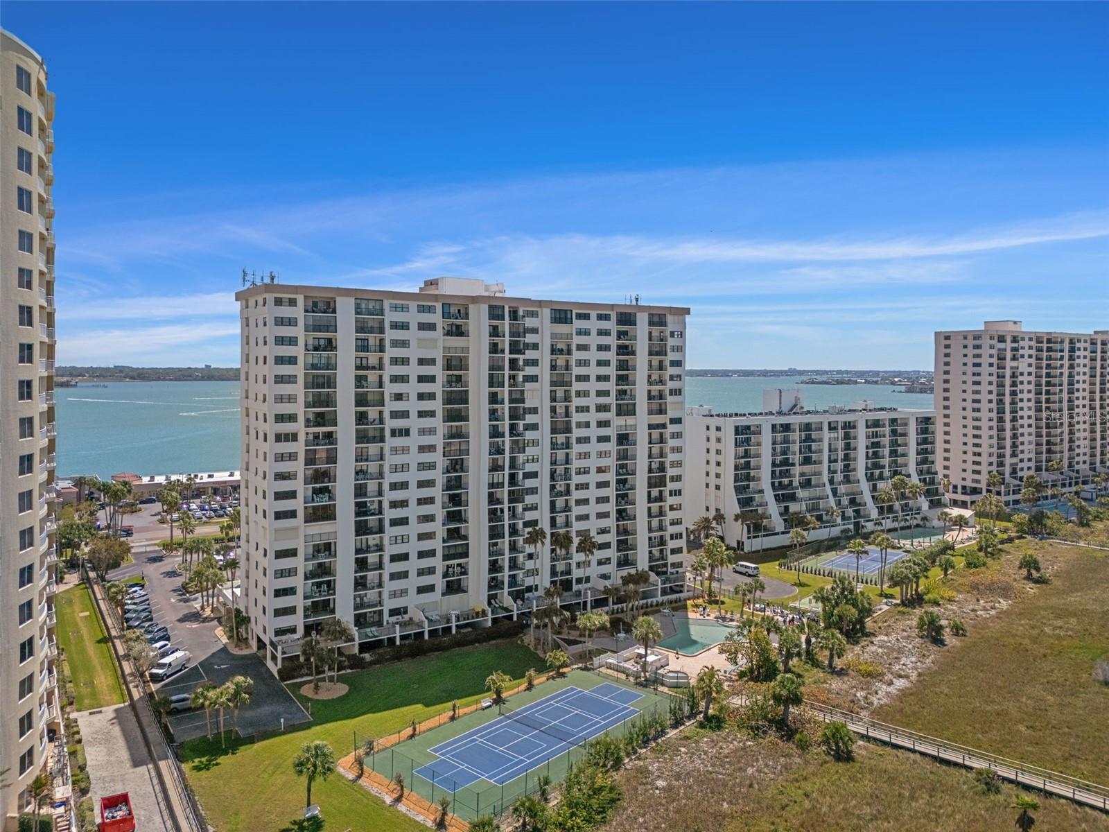 LANDMARK TOWERS ONE - Residential