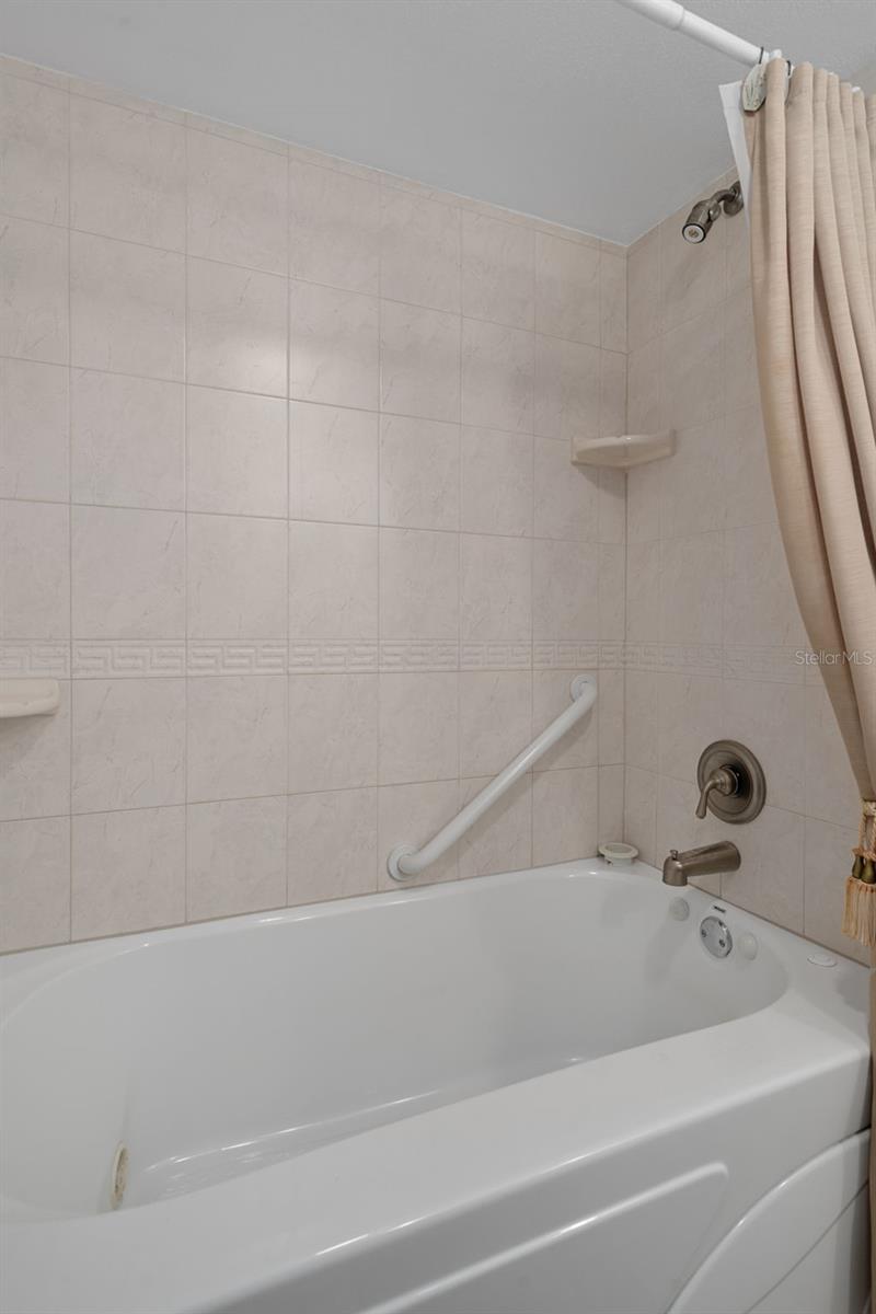 LANDMARK TOWERS ONE - Residential