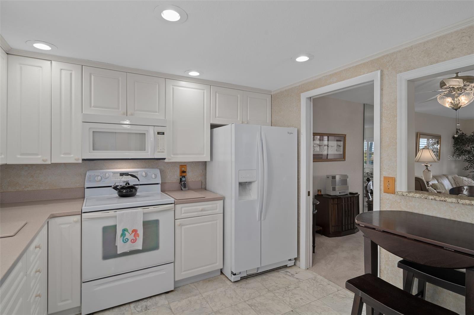 LANDMARK TOWERS ONE - Residential