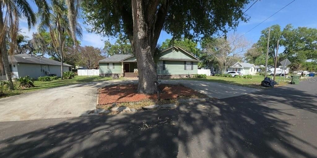 Photo of 525 Avenue A NE, Winter Haven, FL 33881 (MLS # S5146036)