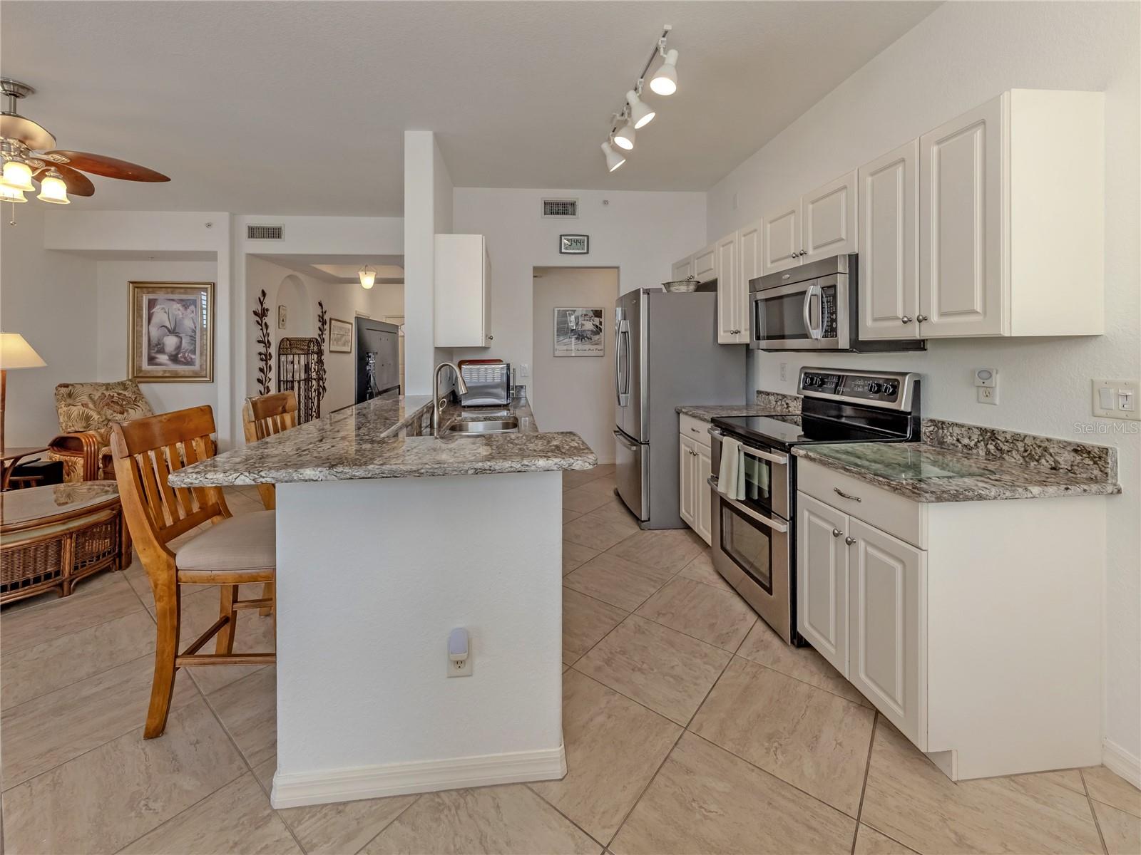 TUSCANY LAKE - Residential