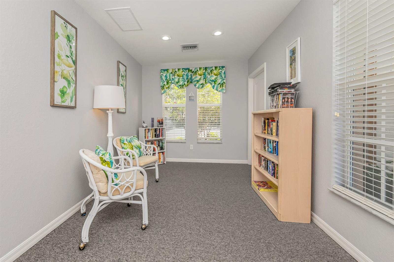 TUSCANY LAKE - Residential