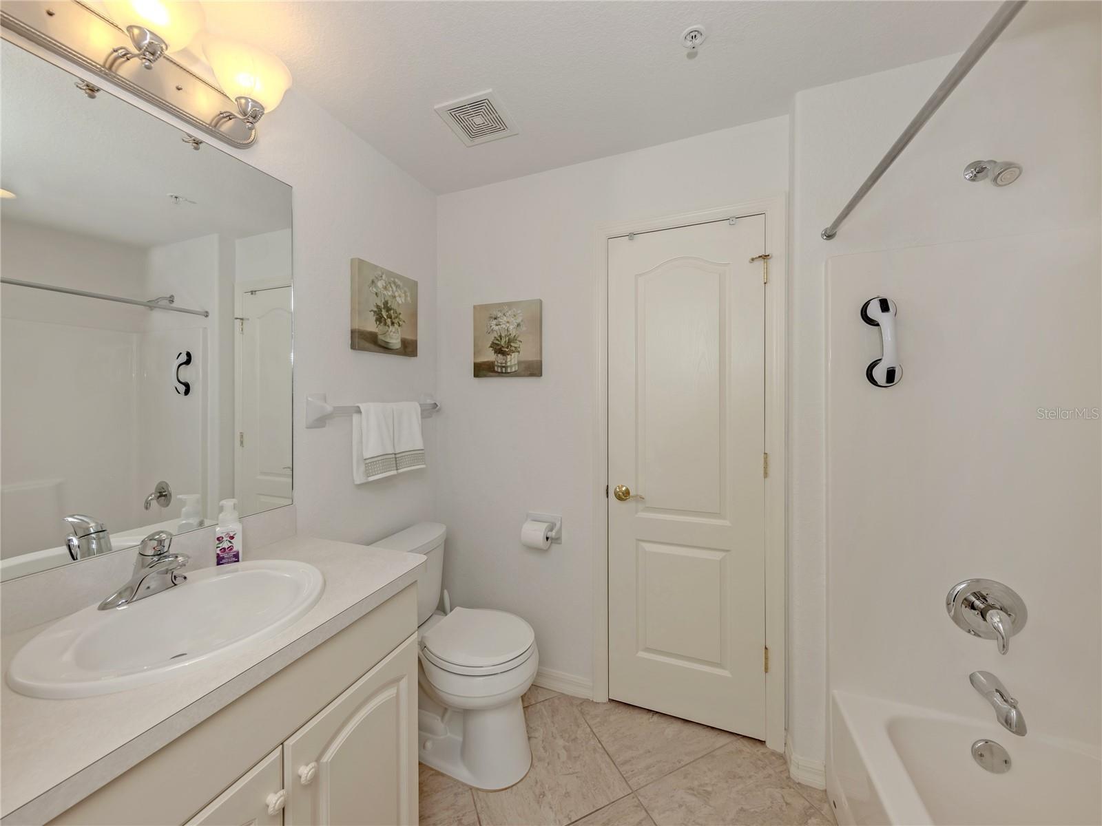 TUSCANY LAKE - Residential