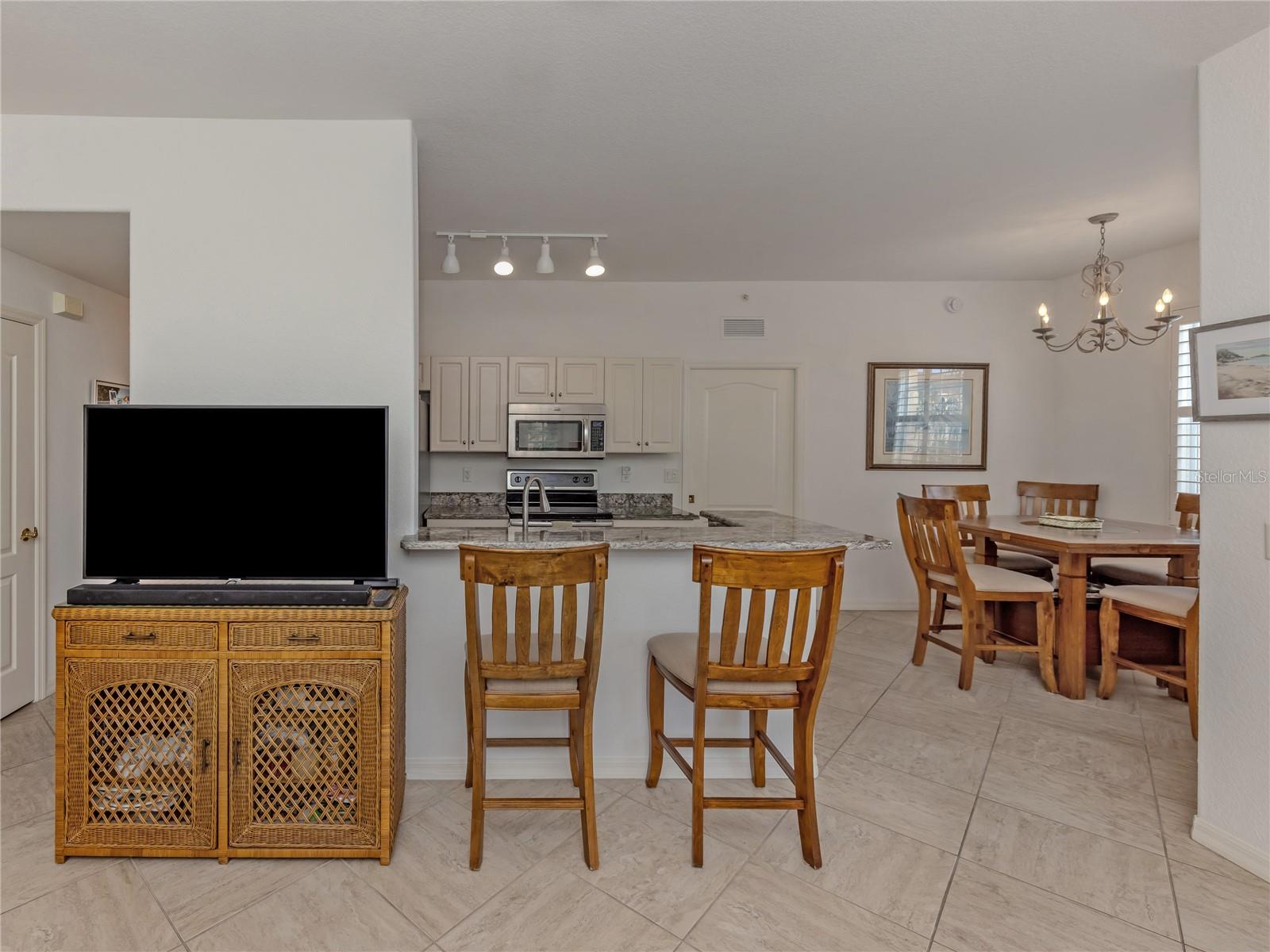 TUSCANY LAKE - Residential