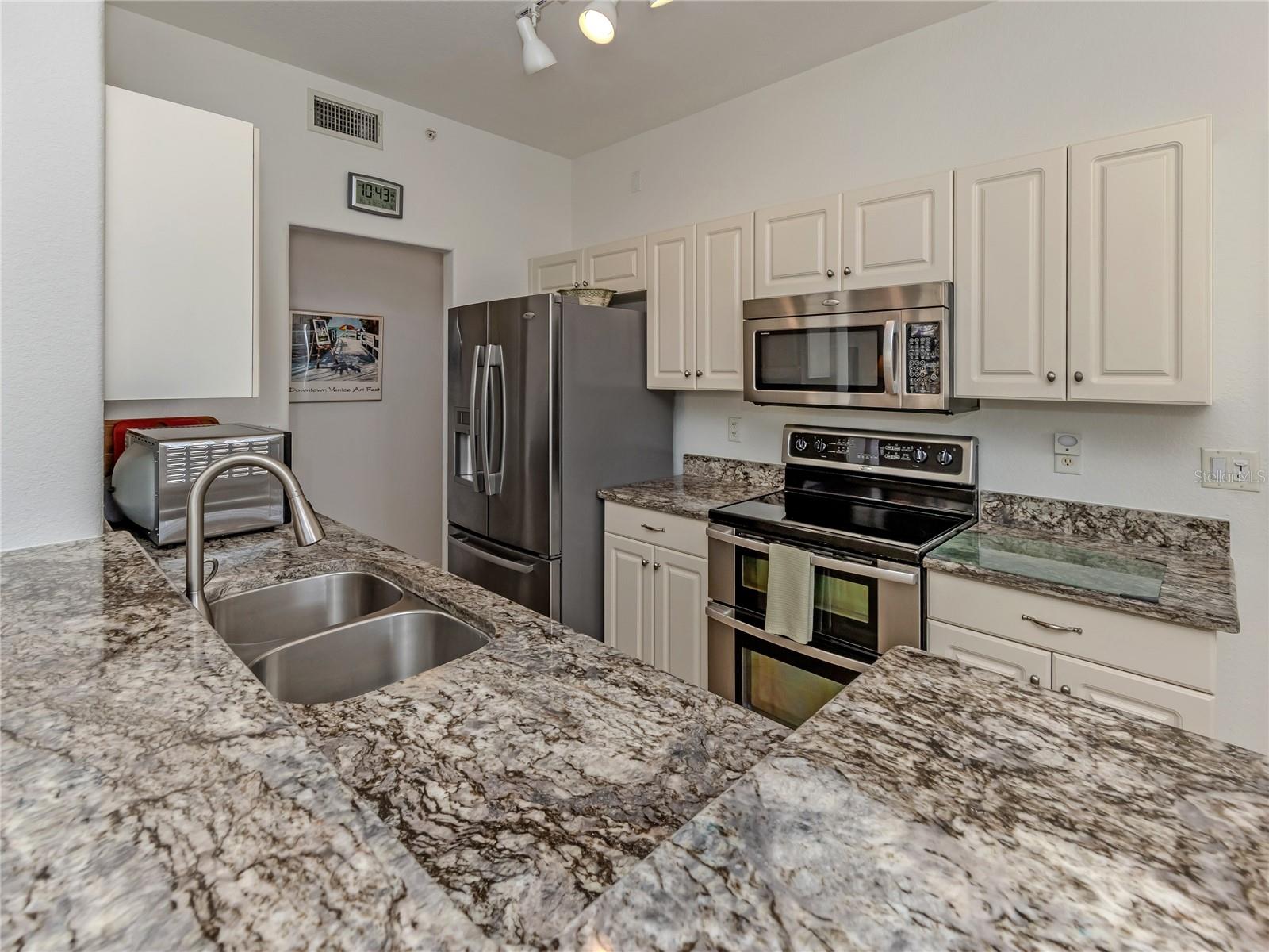 TUSCANY LAKE - Residential