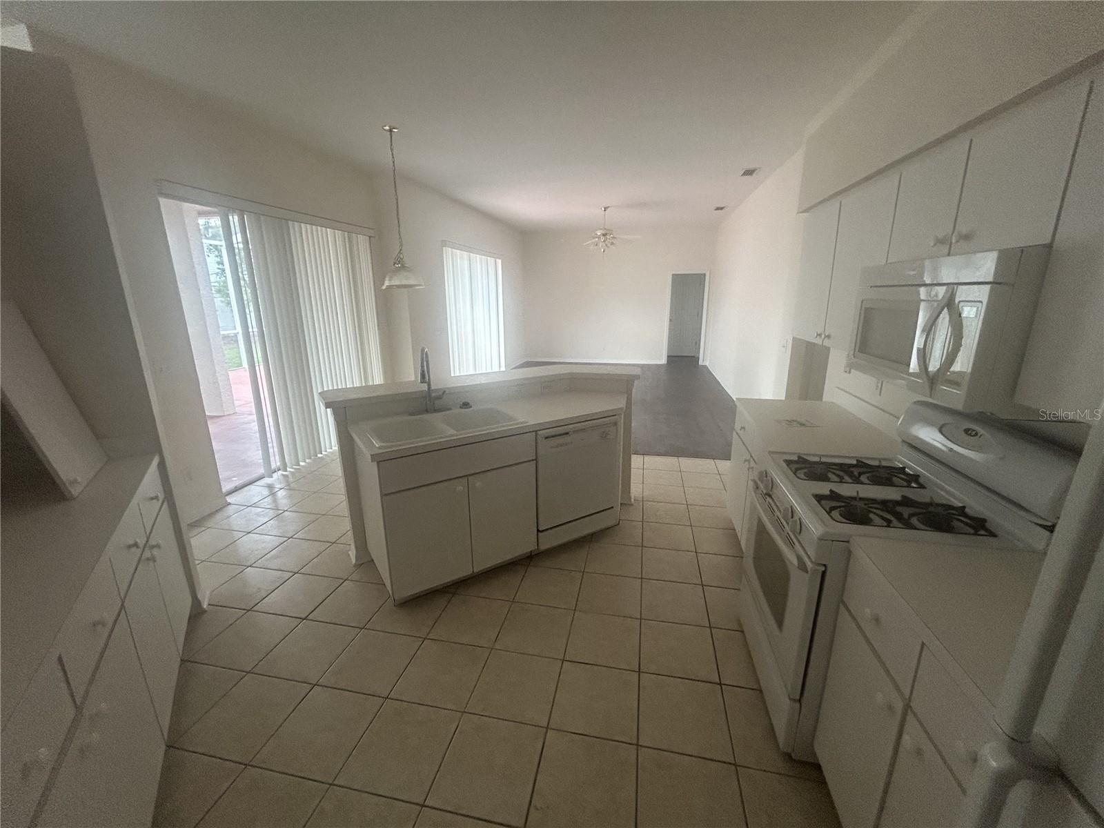 PROVIDENCE LAKES PRCL D PHAS - Residential Lease