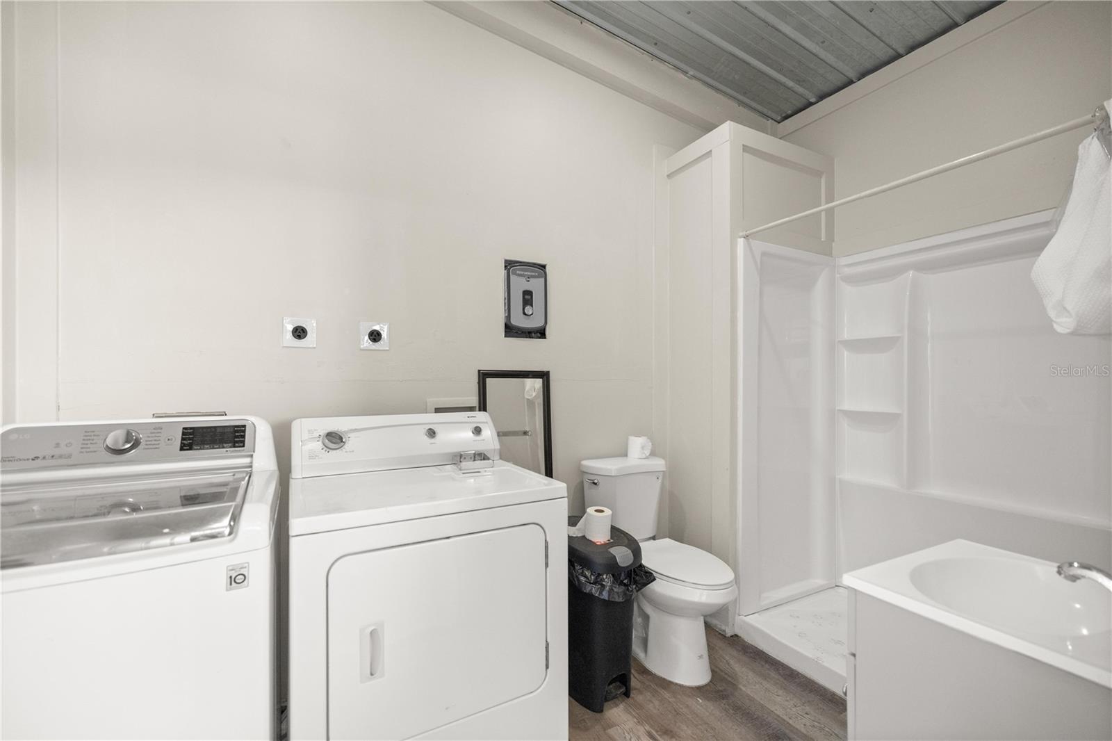 MARTINVIEW FARMS UNR - Residential