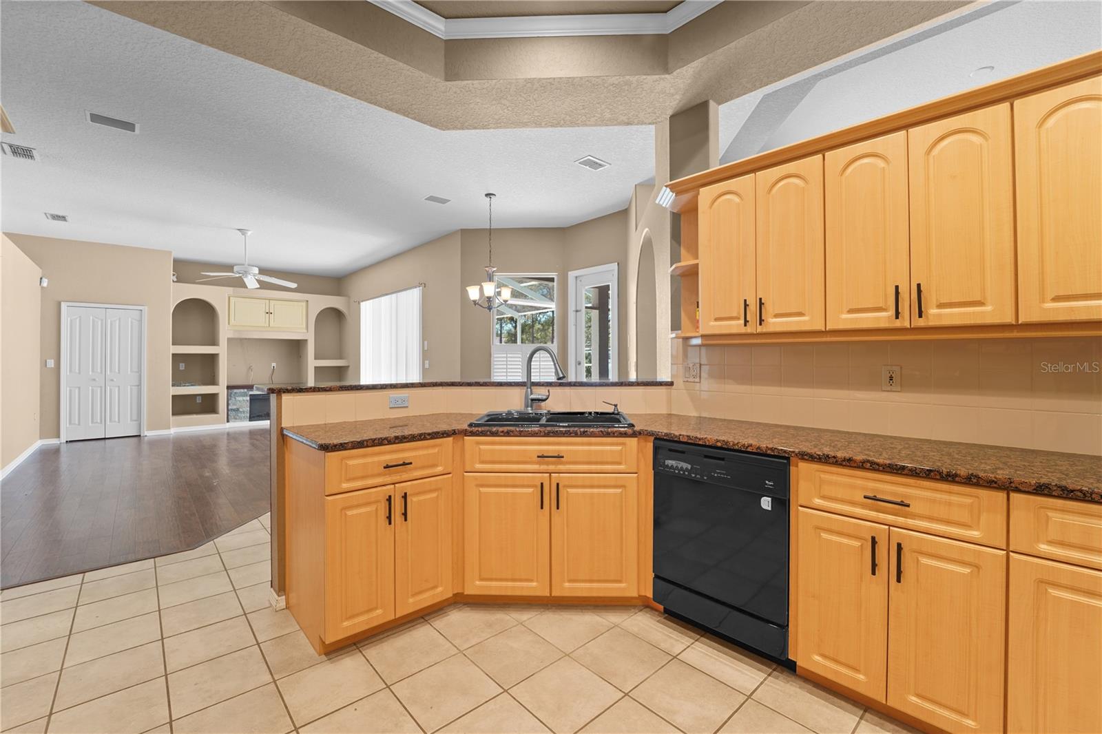ROYAL HIGHLANDS - Residential