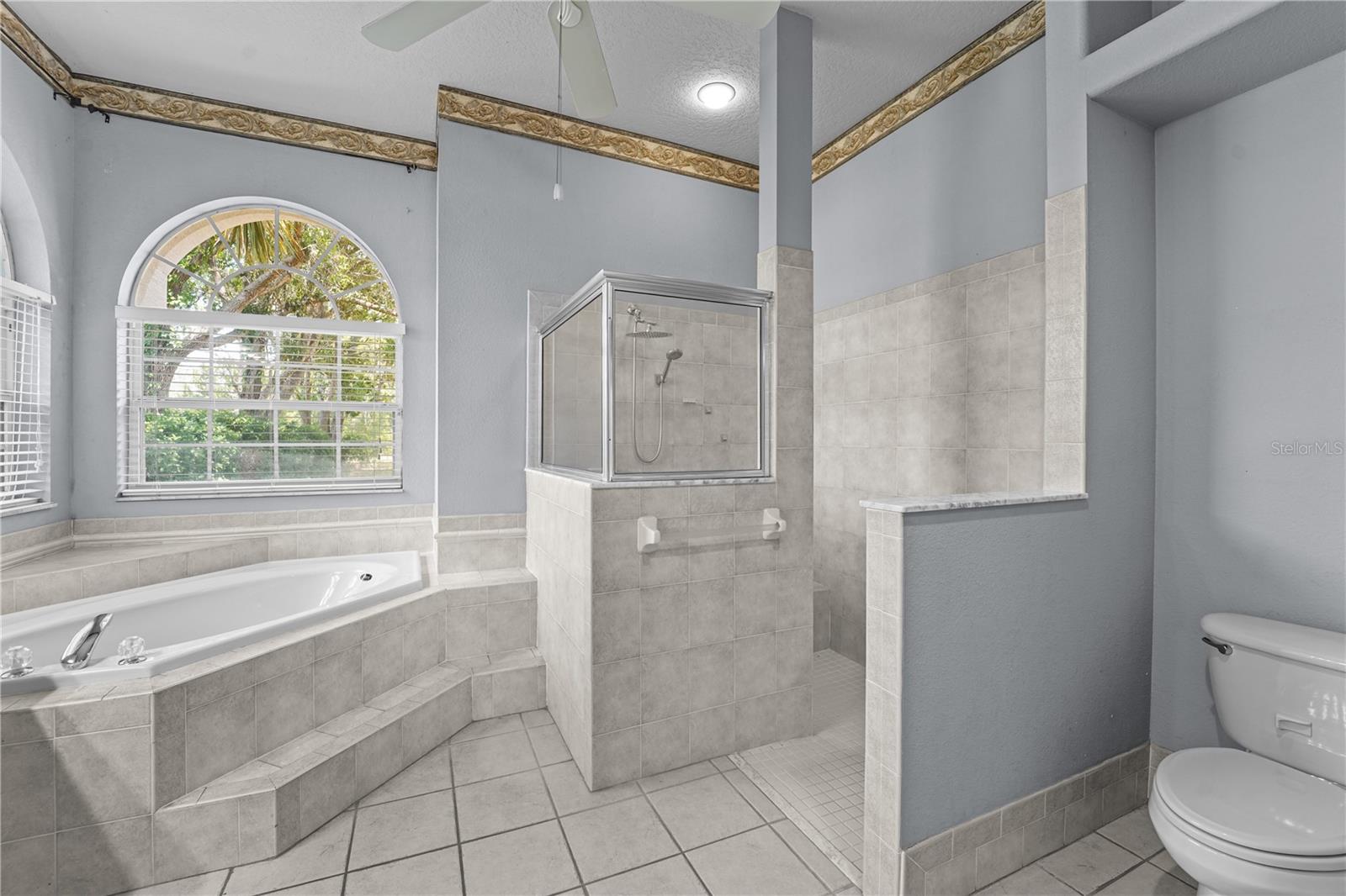 ROYAL HIGHLANDS - Residential