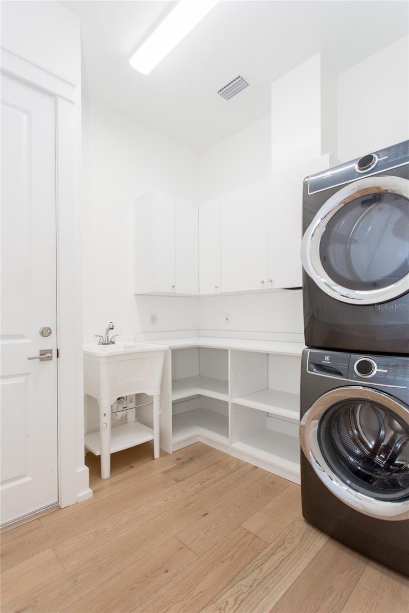 SNELL & HAMLETTS NORTH SHORE ADD - Residential Lease