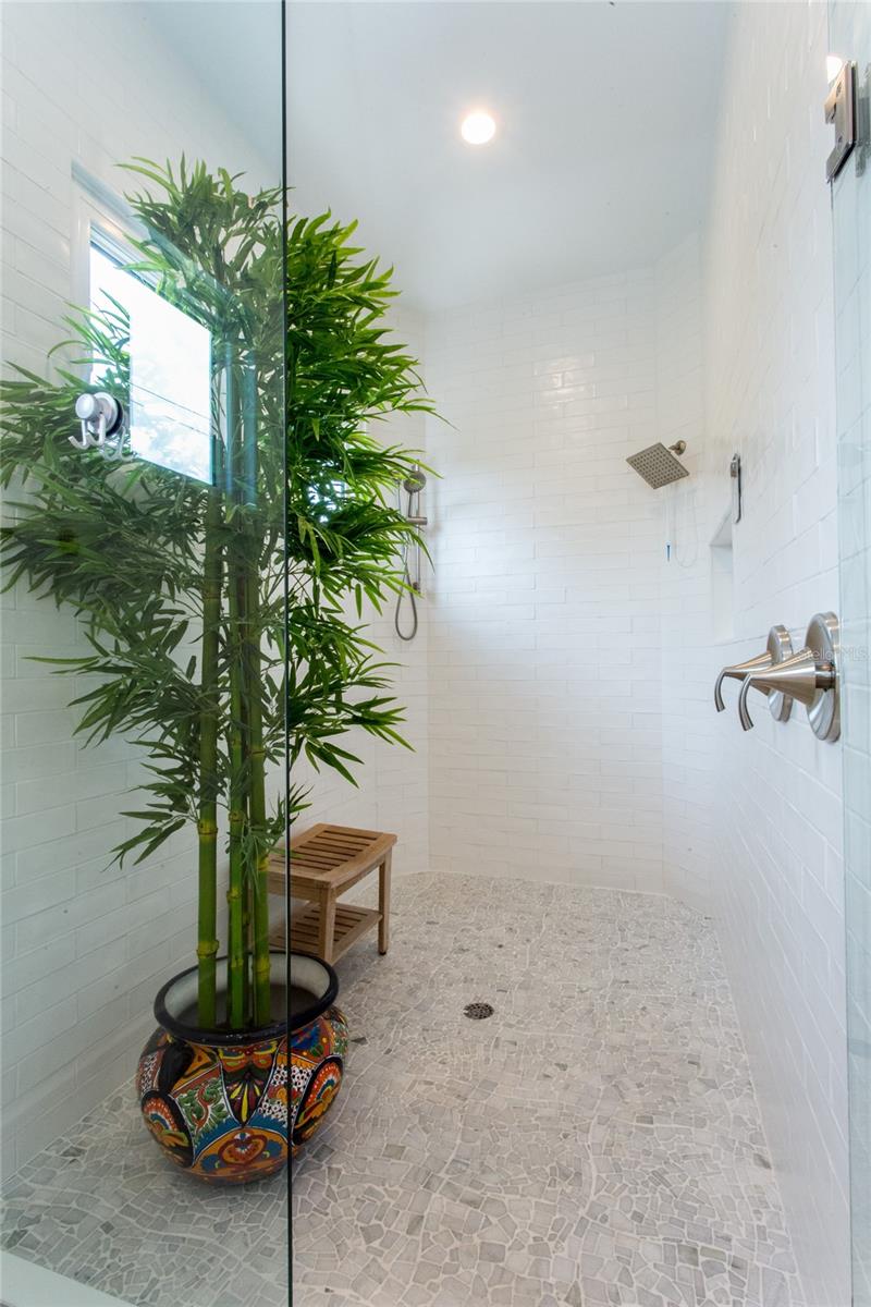 SNELL & HAMLETTS NORTH SHORE ADD - Residential Lease