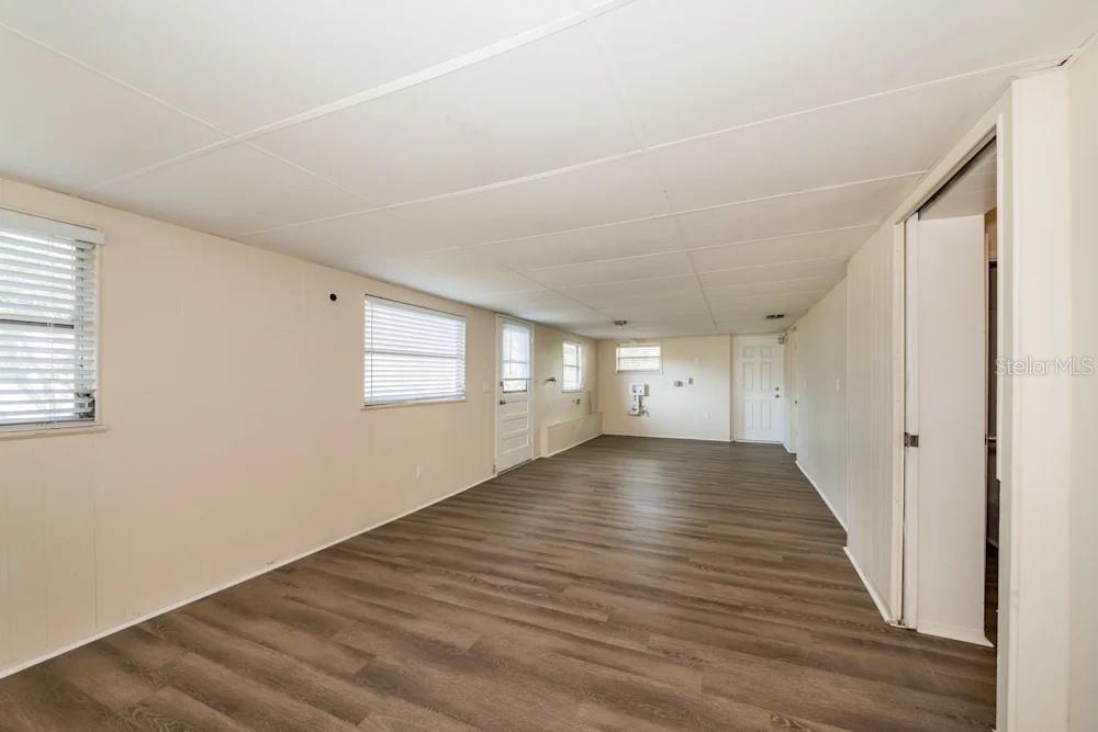 EAST VENICE - Residential Lease