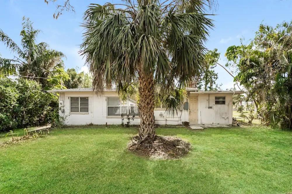 EAST VENICE - Residential Lease