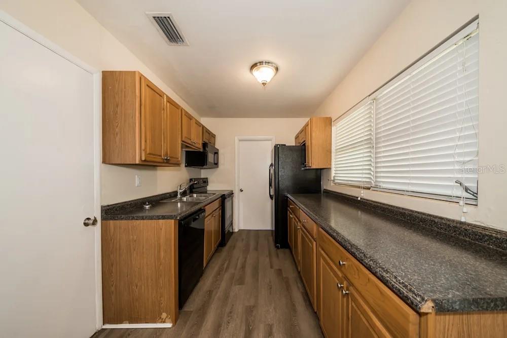 EAST VENICE - Residential Lease