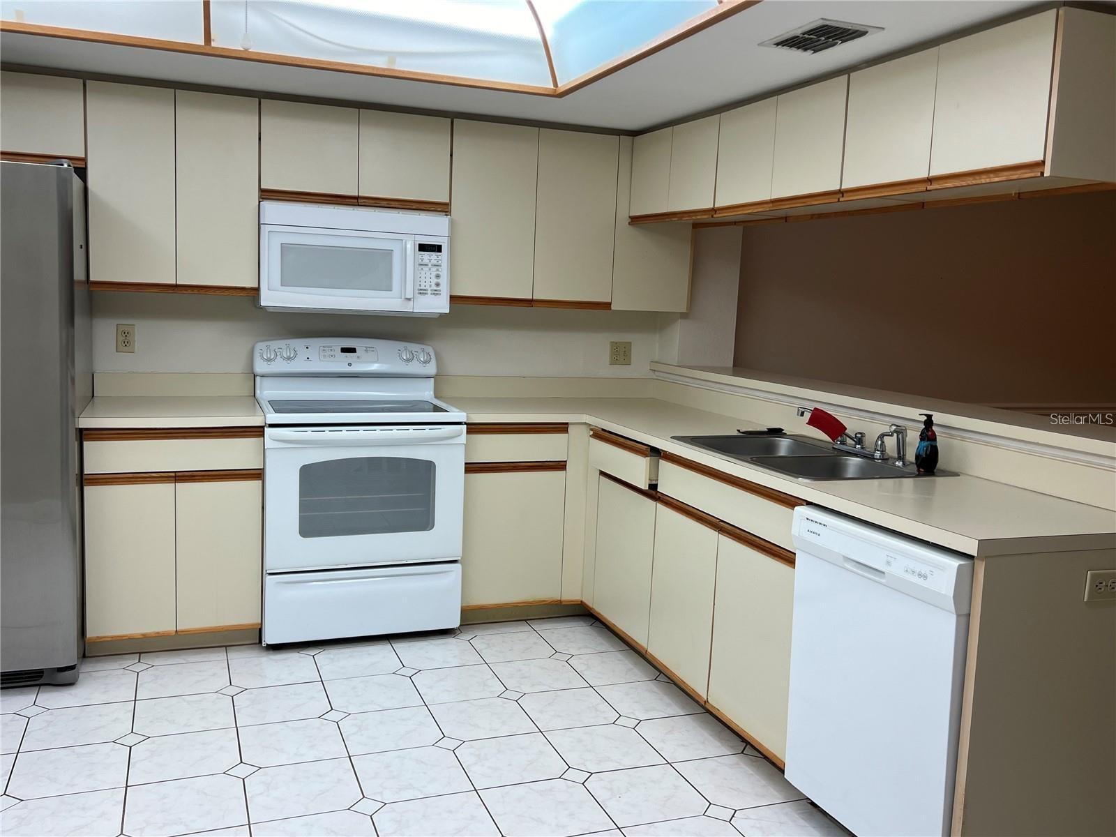 SANDBAR TOWNHOMES - Residential Lease