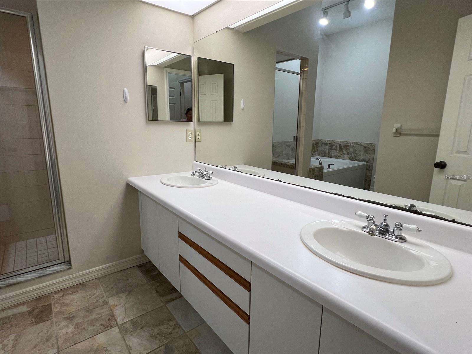 SANDBAR TOWNHOMES - Residential Lease