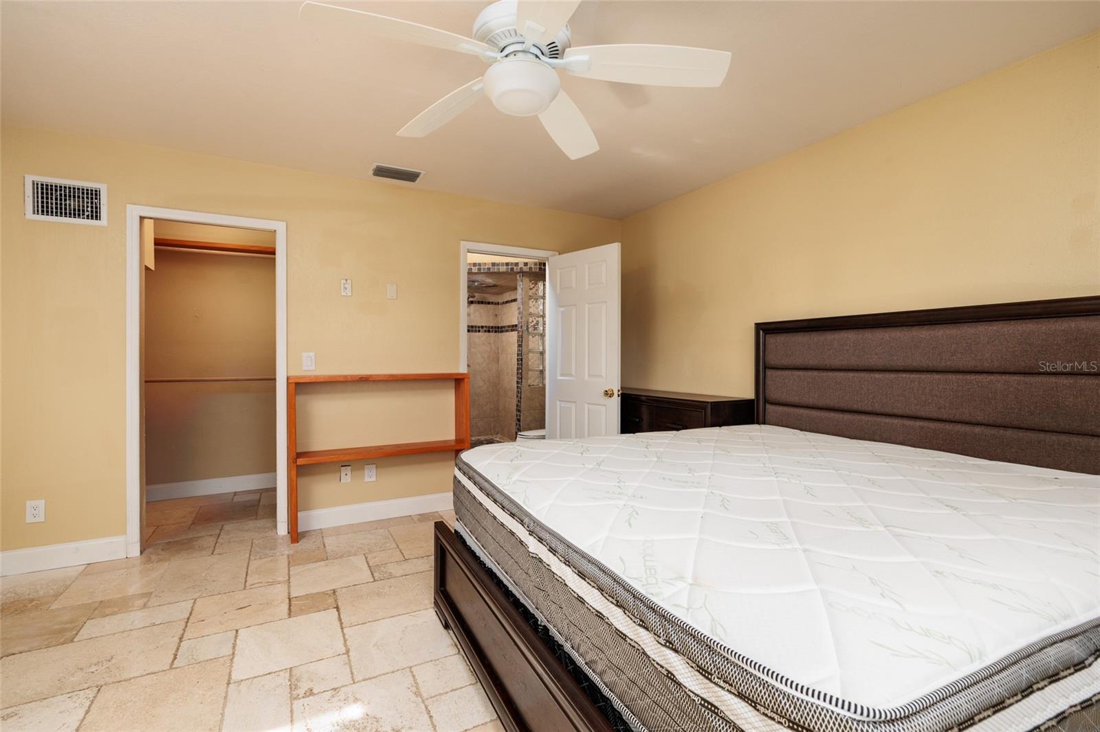 SUN PLAZA ISLES - Residential