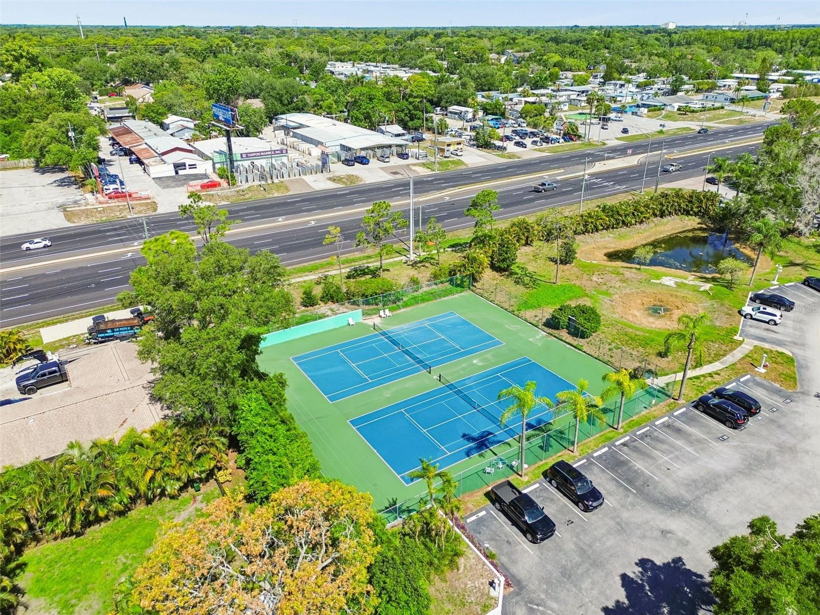 DOLLY BAY A VILLAGE ON LAKE TARPON - Residential