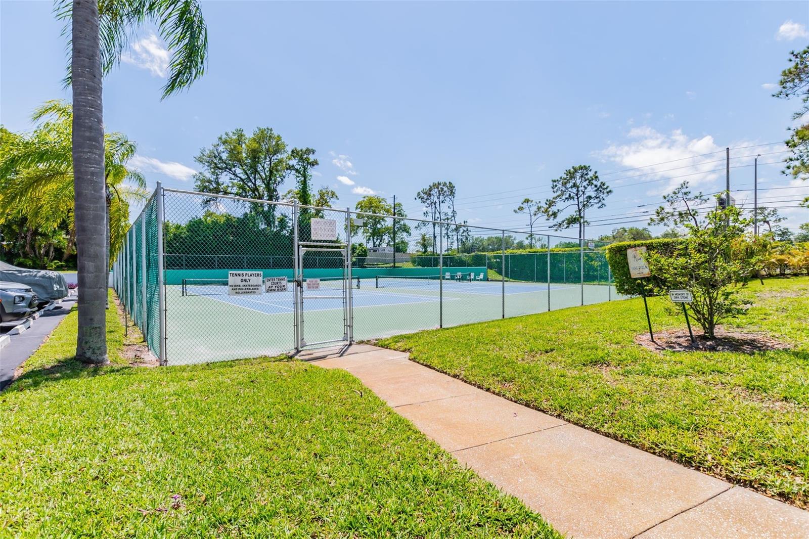 DOLLY BAY A VILLAGE ON LAKE TARPON - Residential