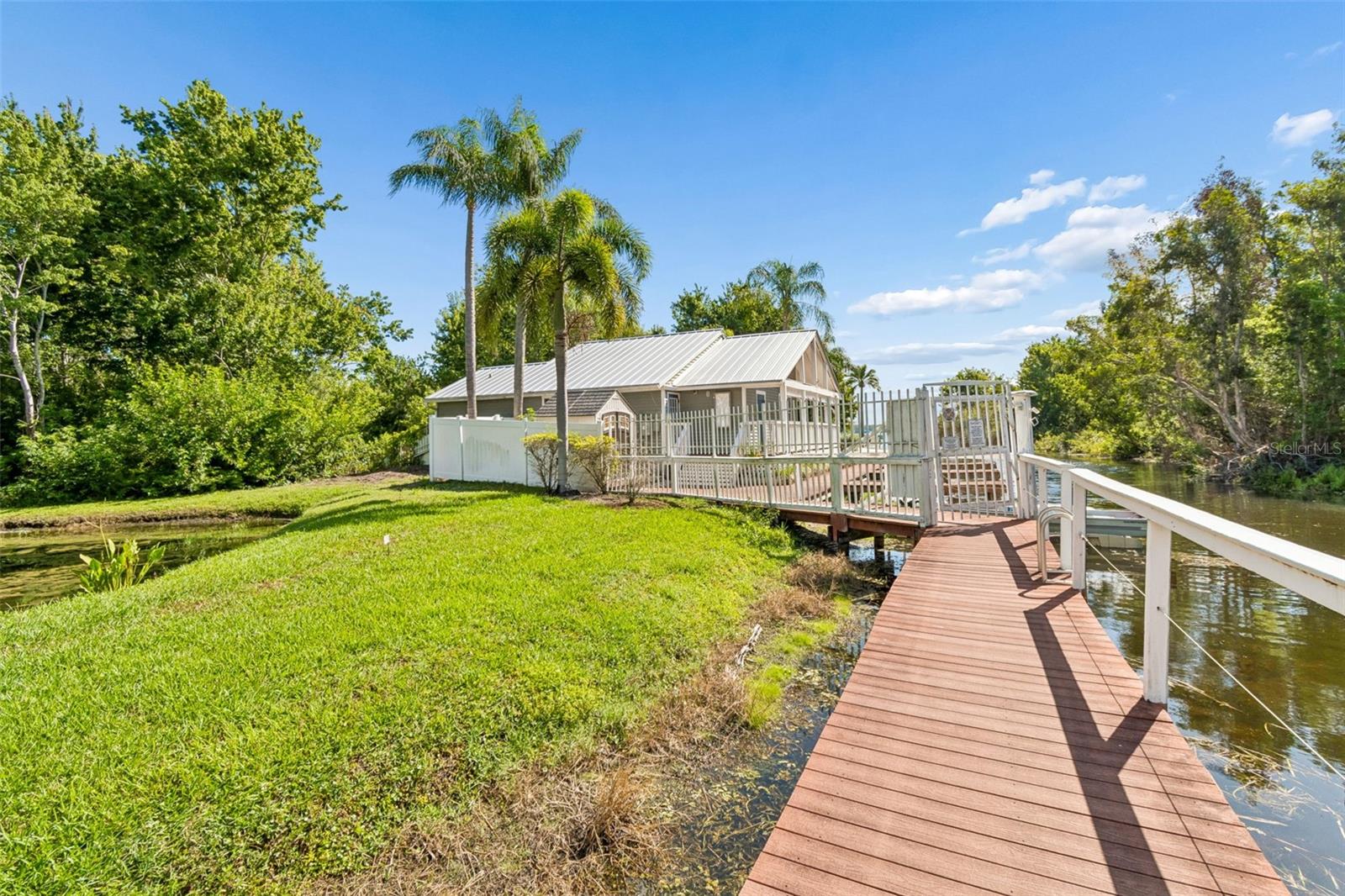 DOLLY BAY A VILLAGE ON LAKE TARPON - Residential