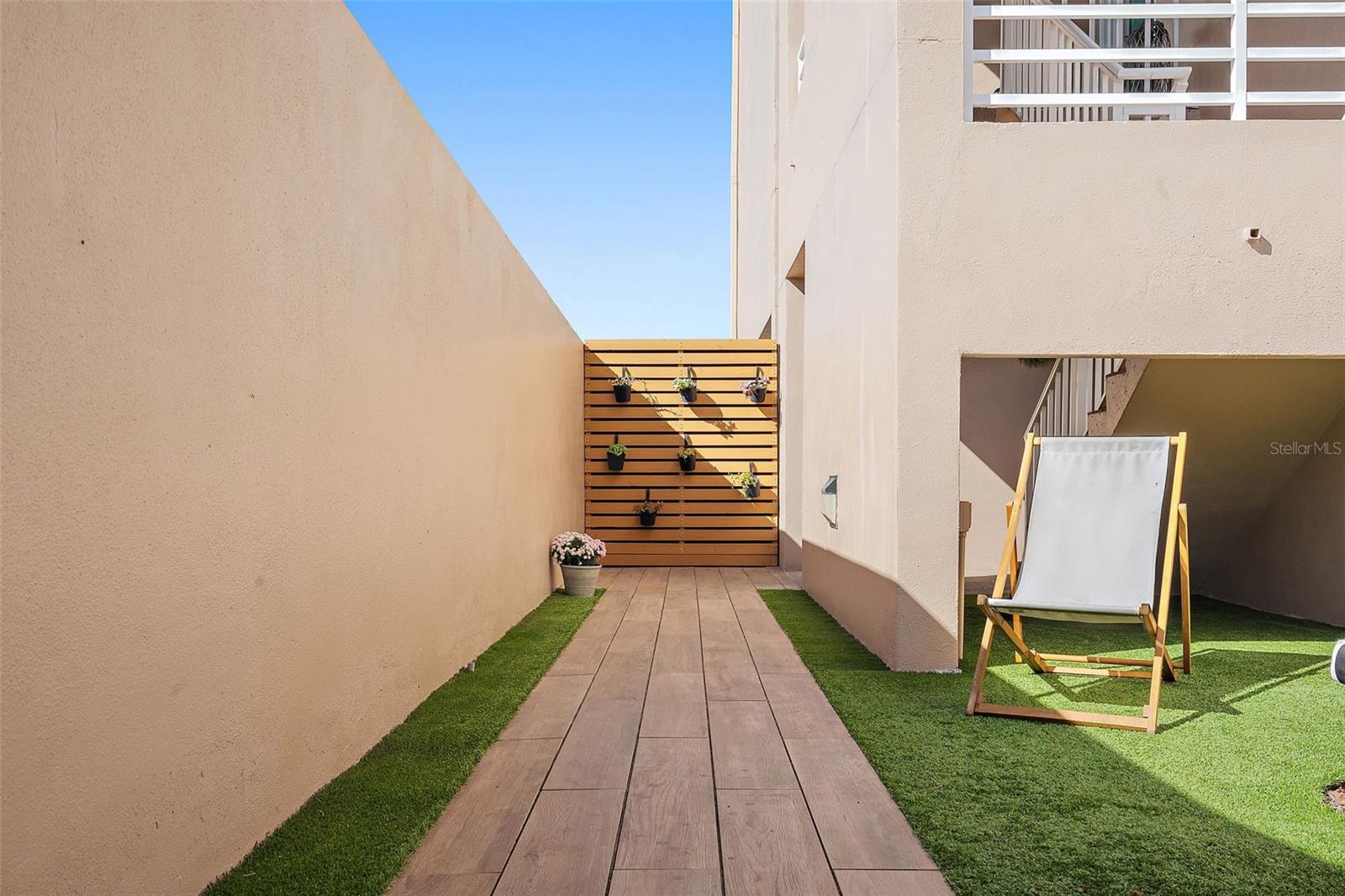 KIPPS COLONY AT PASADENA YACHT/CNTRY CLUB - Residential