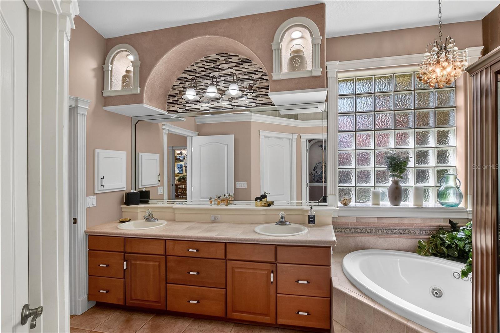 LAKE BESS COUNTRY CLUB - Residential