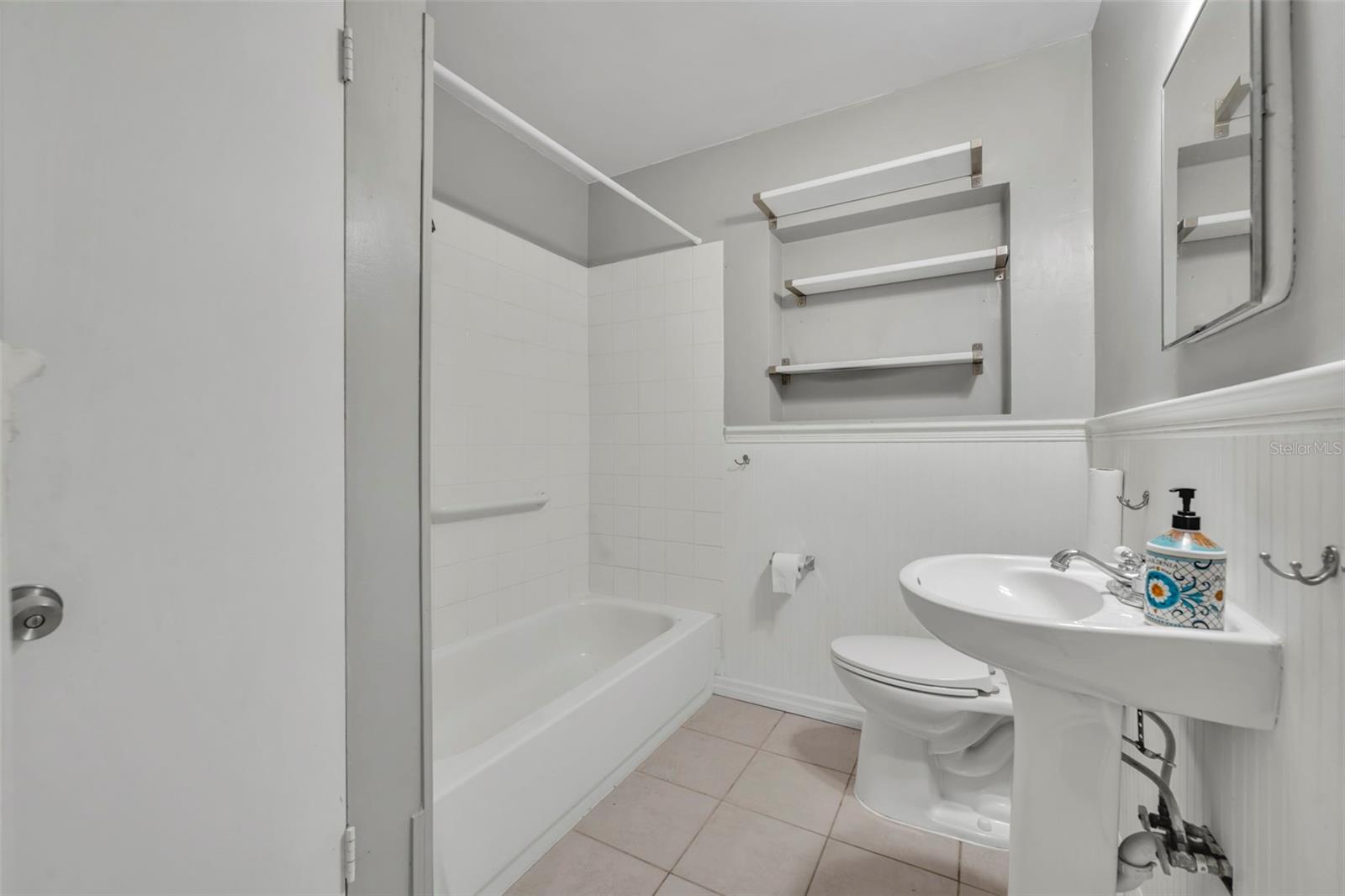 COLONIAL GROVE ESTATES - Residential Lease