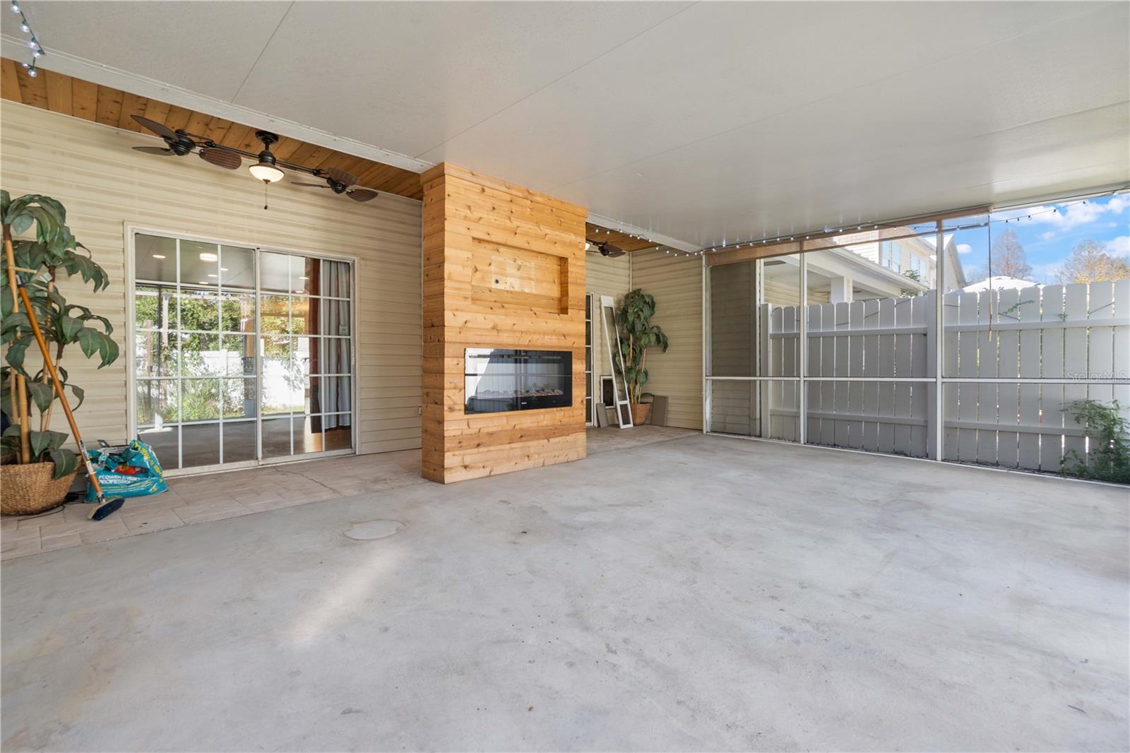 914 WOODBRIDGE COURT