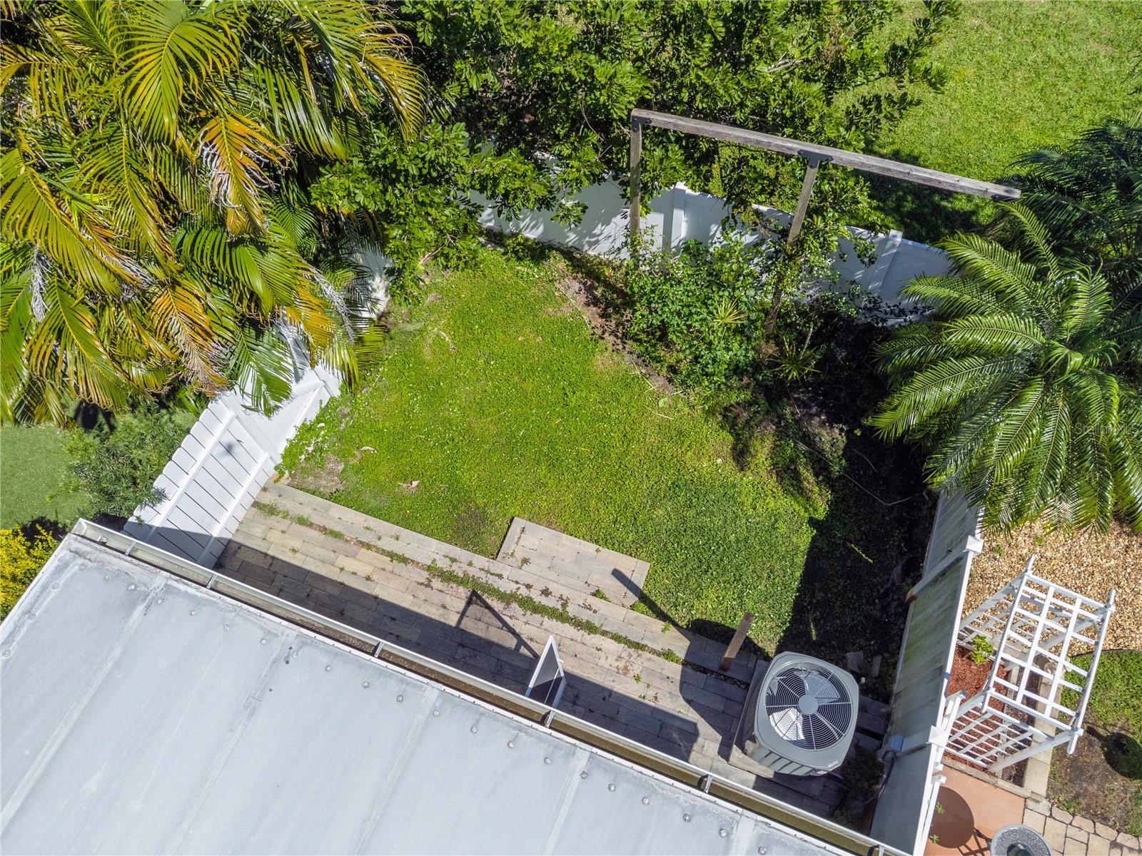 914 WOODBRIDGE COURT