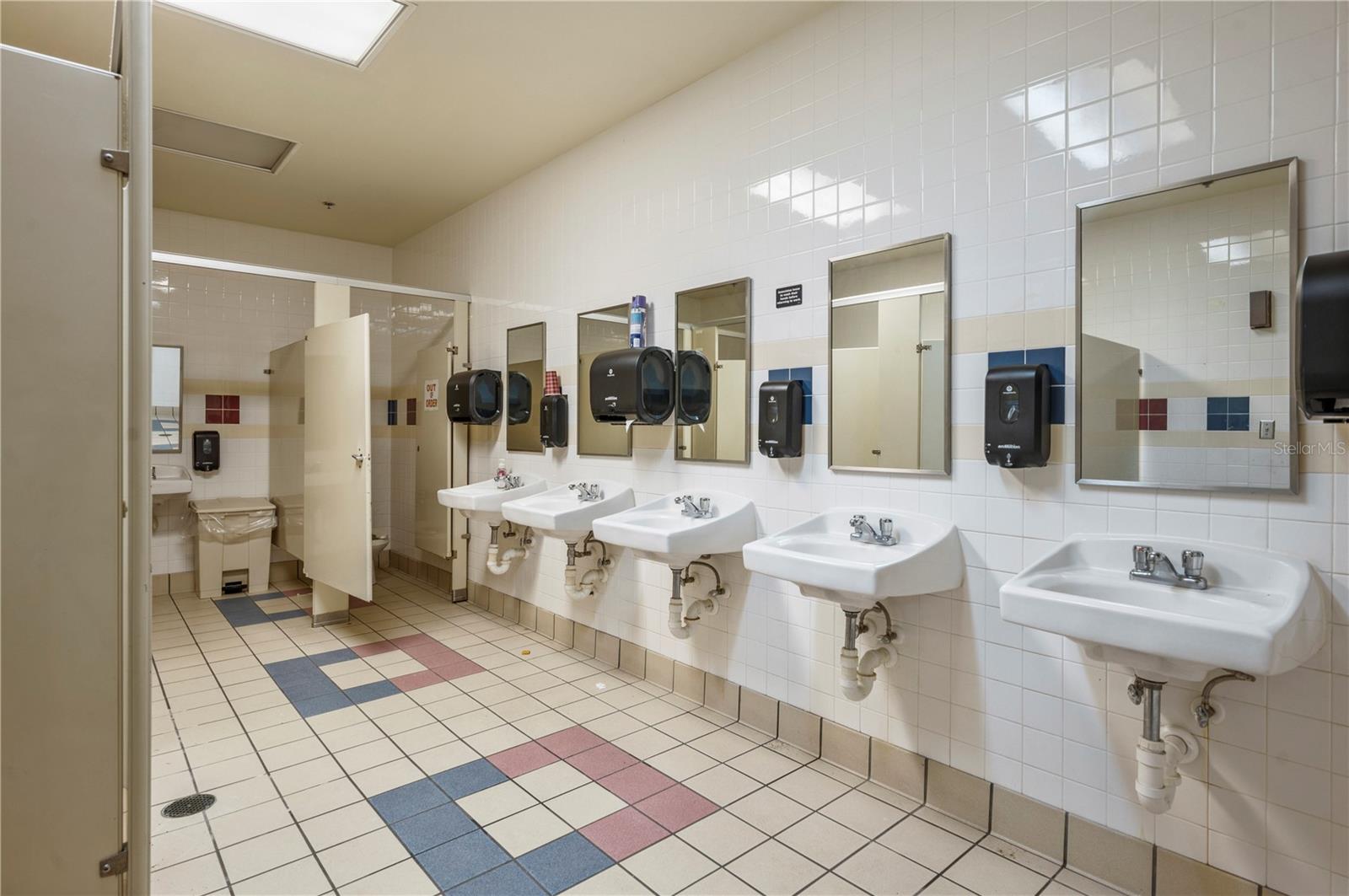 SEMINOLE LAKES PLAZA - Commercial Sale