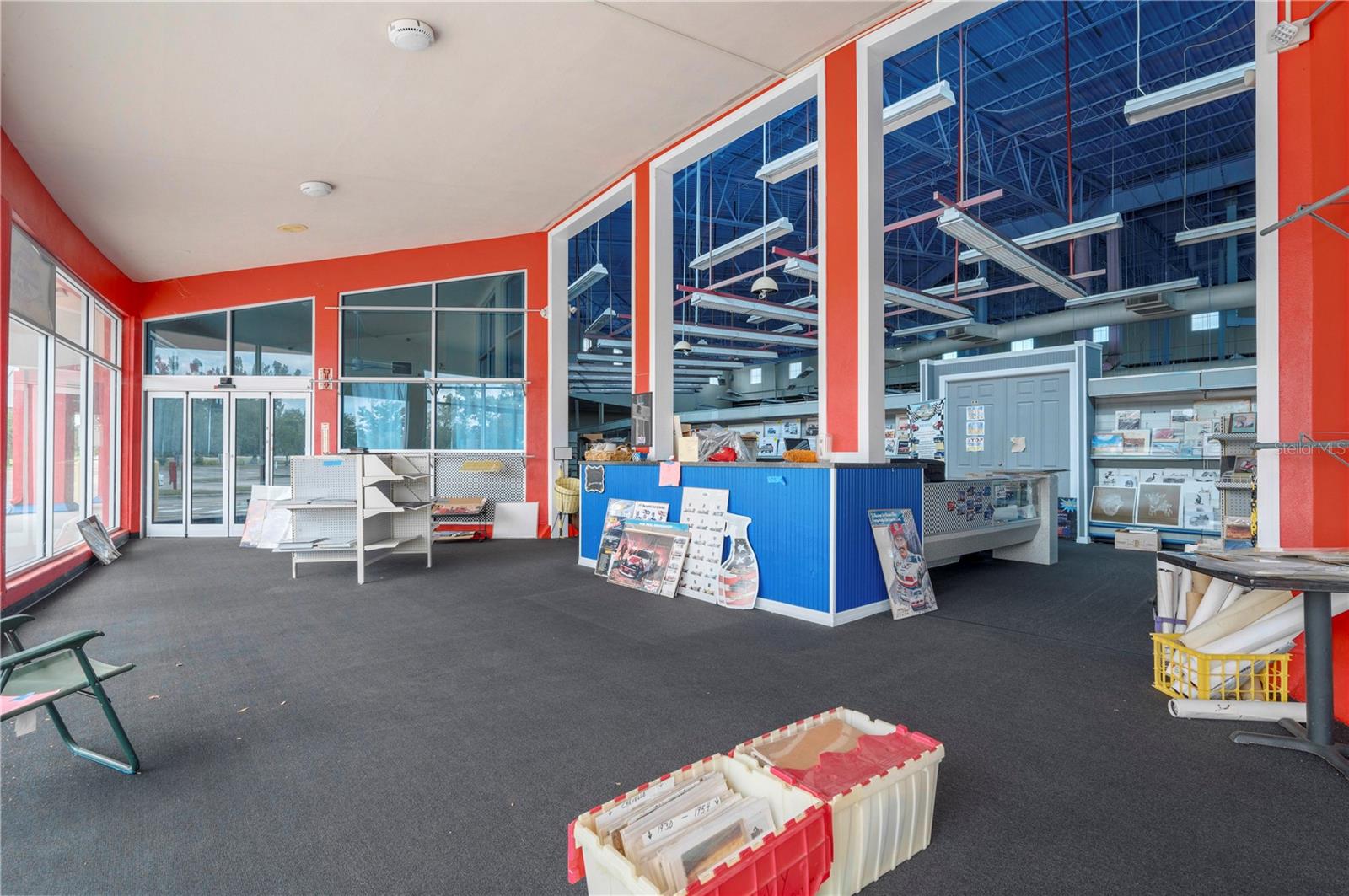 SEMINOLE LAKES PLAZA - Commercial Sale