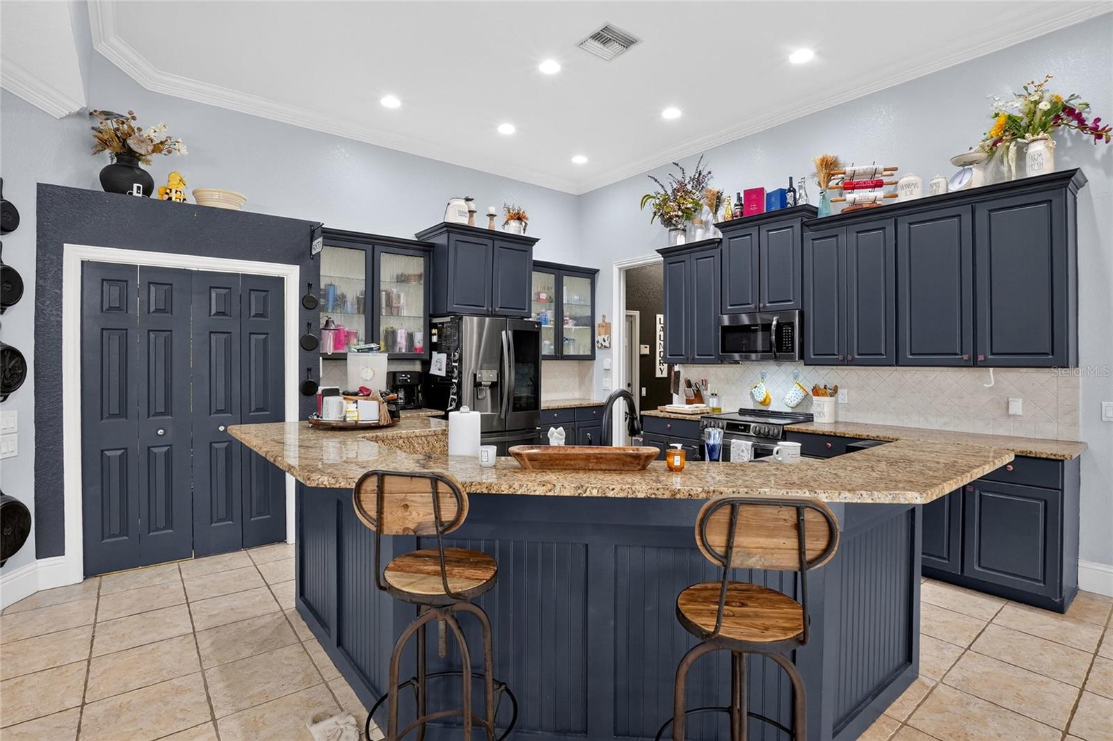 2325 CHESTERFIELD CIRCLE