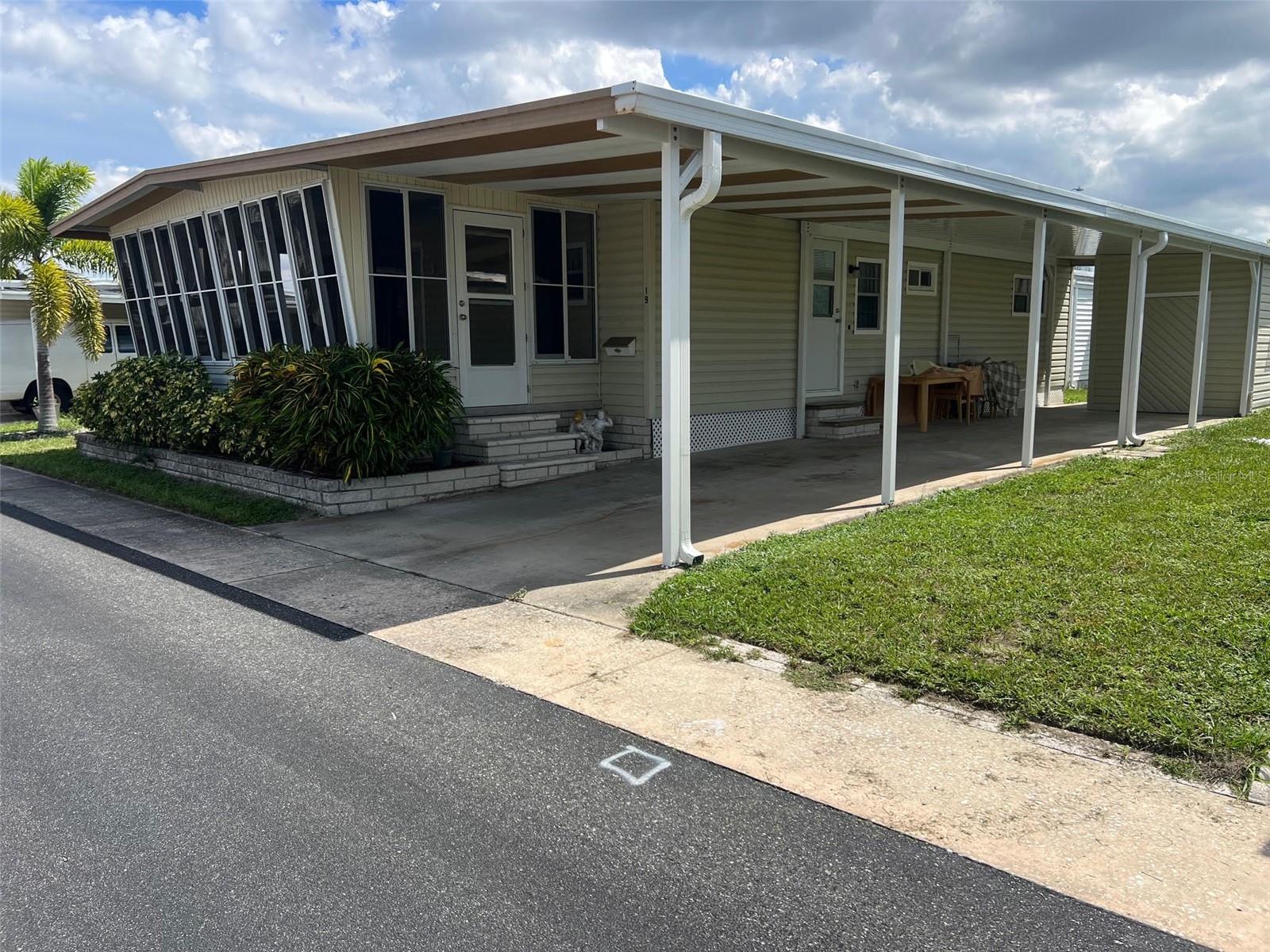 19 PINDO PALM STREET W