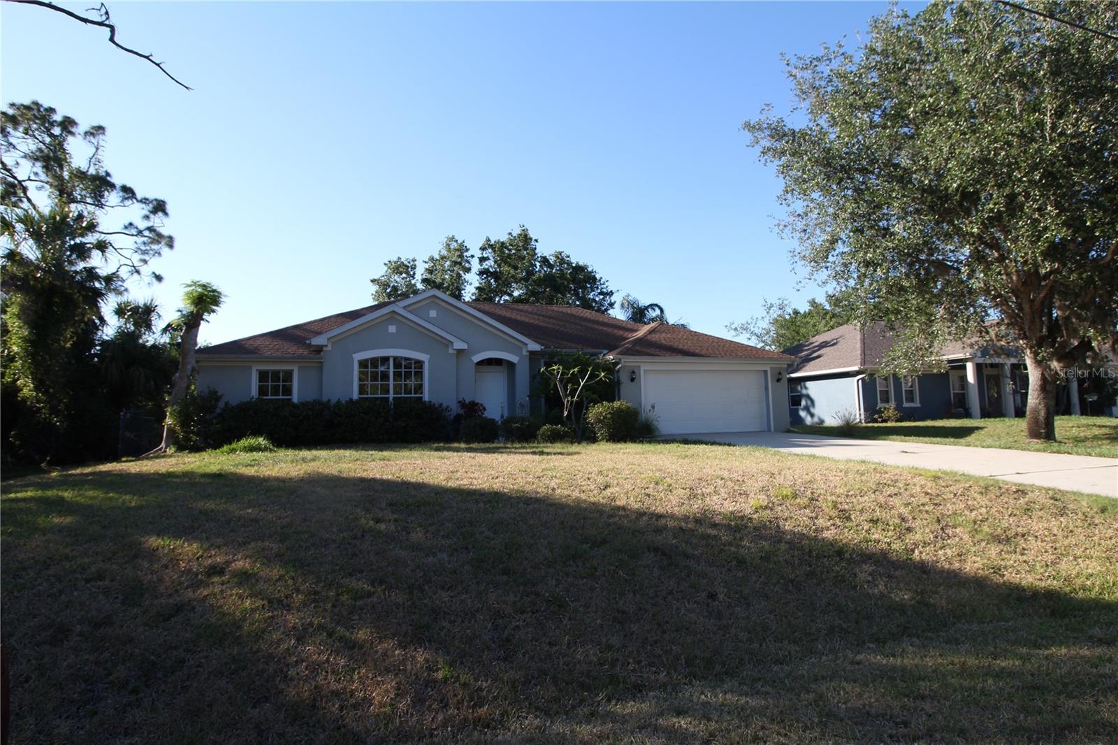 If you are looking for a great home close to everything, this is it. Great oak trees, great backyard, 2 car garage, and minutes to I-75 and US 41.