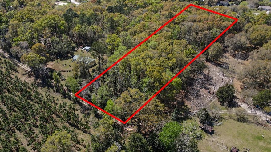 Great opportunity to build your dream home on this beautiful property in High Springs. Located less than 2 miles from the downtown High Springs town center, antique shops, and restaurants. 25 minute drive to Gainesville. The property is high and dry. No HOA or deed restrictions.