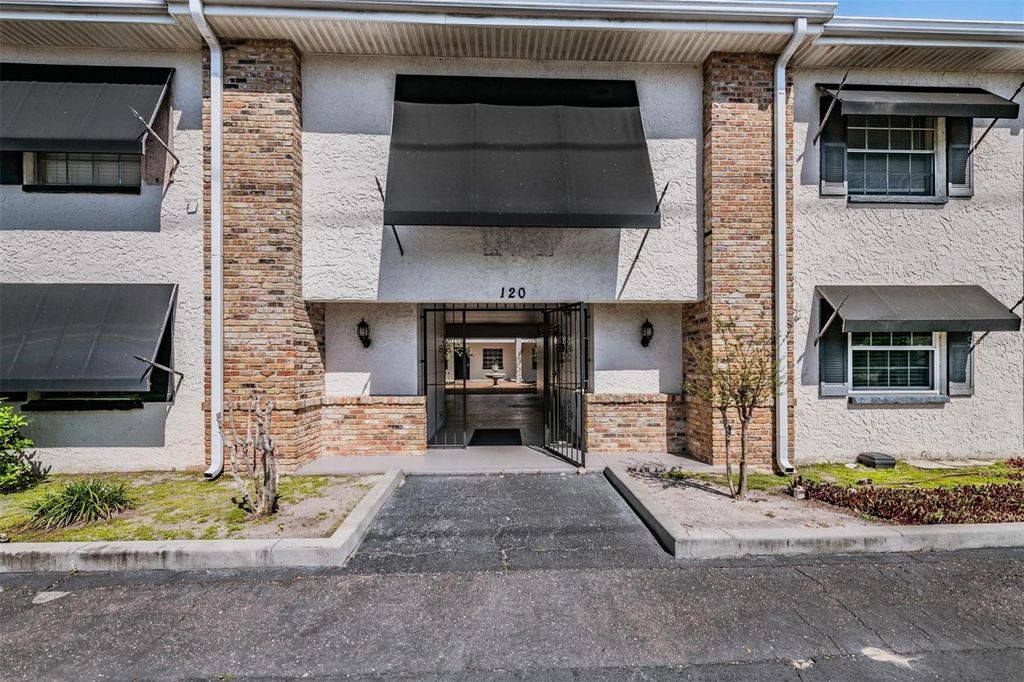 Photo of 120 S Church Avenue #206, Tampa, FL 33609 (MLS # TB8499051)