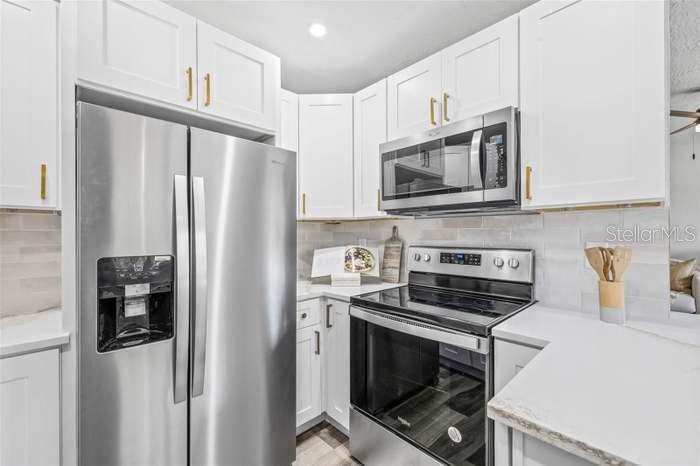 JUNGLE COUNTRY CLUB 2ND ADD - Residential Lease
